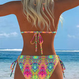 Spalvingi bikinis su dizainu ant kaklo dirželiais